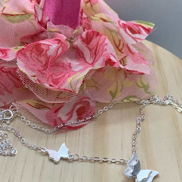 🌟 Sterling Silver 925 Butterflies Necklace - Picture 3 of 4